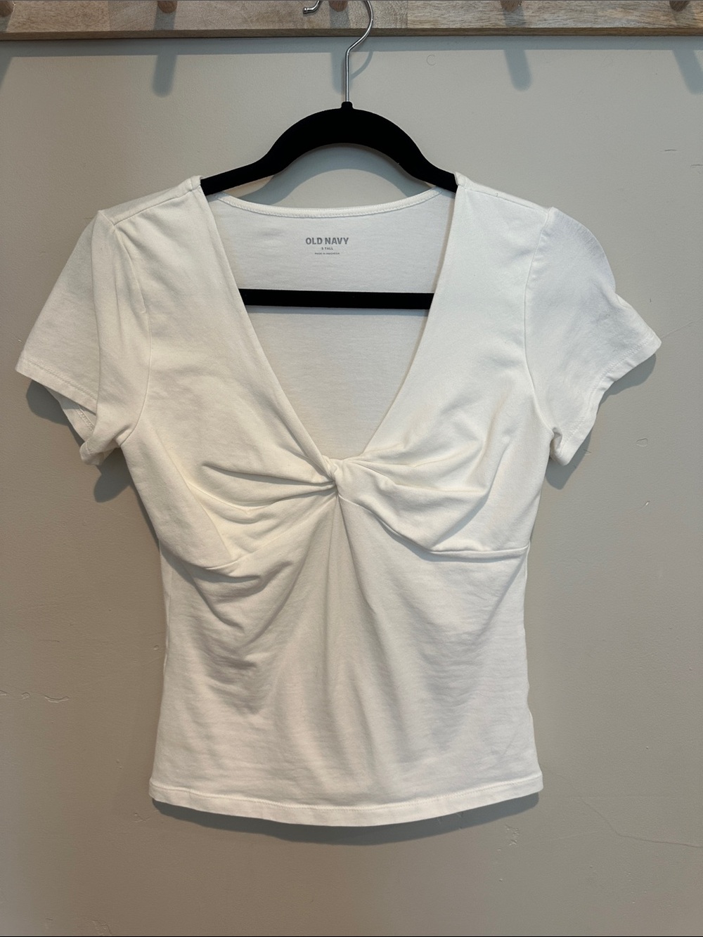 Old Navy White Twist-Knot V-Neck Crop Top
